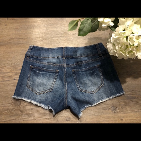 Women’s jean shorts - Picture 2 of 3